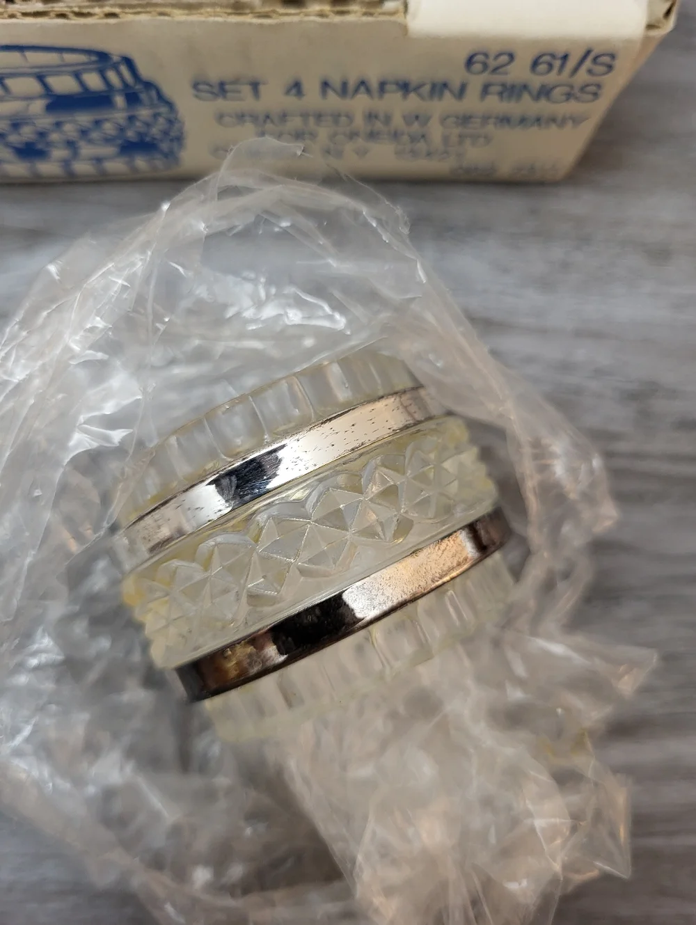 Vintage Oneida Clear Crystal Napkin Ring Set Silver-Plated Bands Set of 4